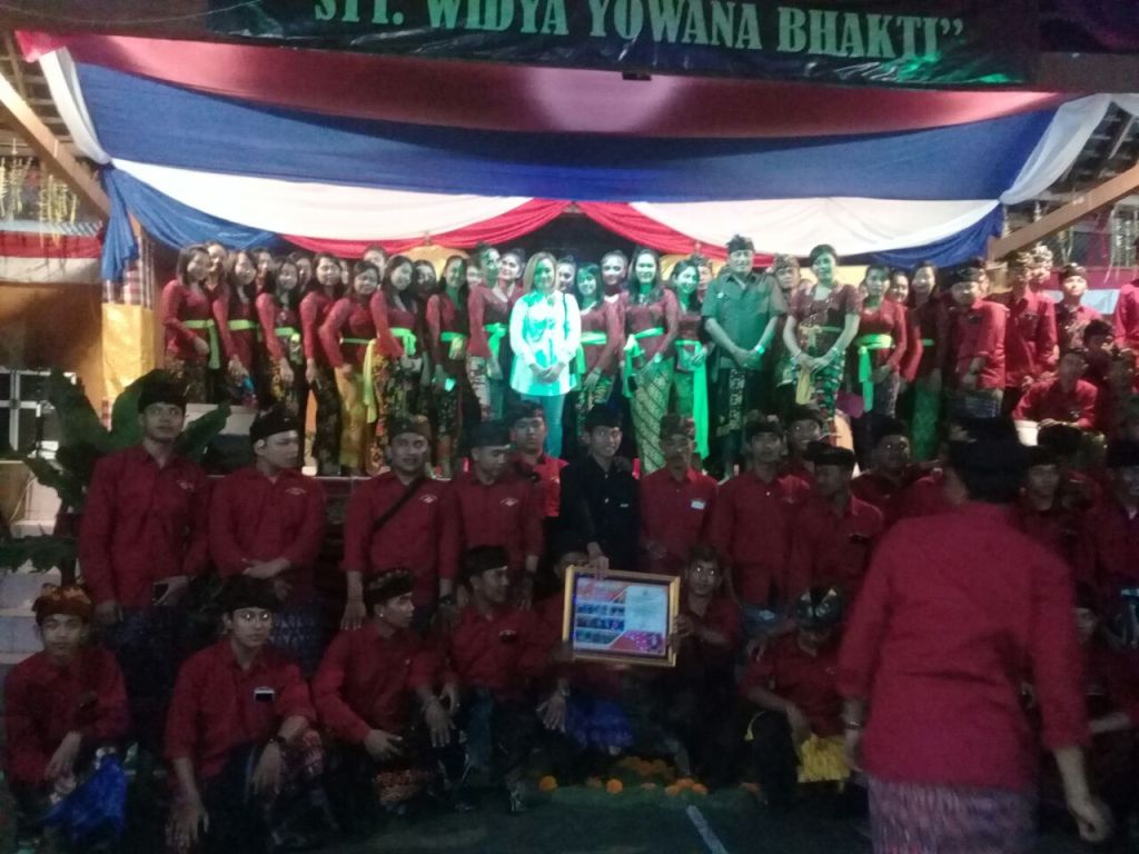 arimbawa_DPDRI's tweet photo. “Flashlight” Meriahkan Penampilan Dek Ulik di Jegu -Tabanan. https://t.co/j65BKfb0Pe https://t.co/KYINqbW9rx