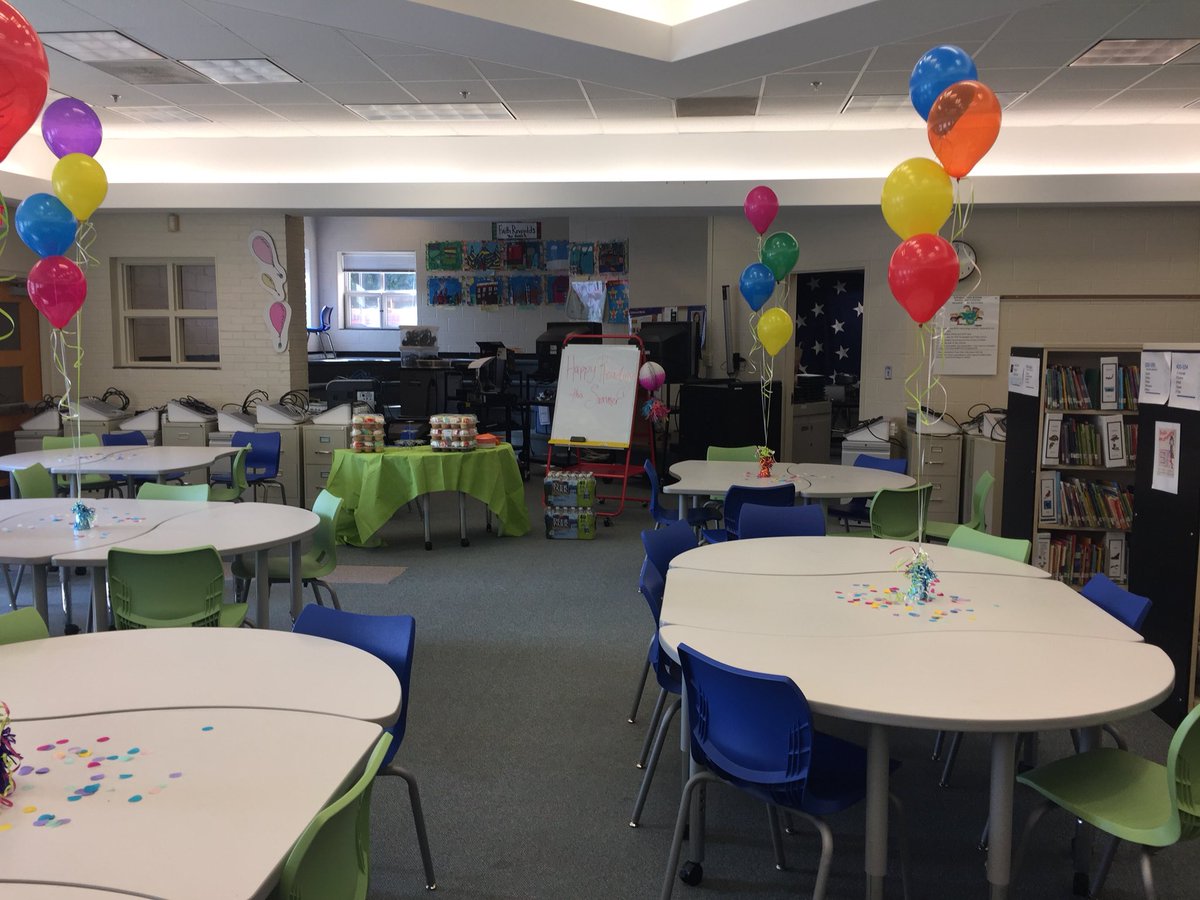 UVa Reading camp ended this Friday at Barcroft. It was a great experience for students including a celebration on the last day. Fun for all! <a href="/BarcroftLibrary/">Jackie Pippins</a> <a href="/EvenStart_APS/">Sara Mulrooney</a> <a href="/BiBaChat/">Bilingual Barcroft</a> <a href="/APSVirginia/">Arlington Public Schools</a> #BarcroftEaglesRead