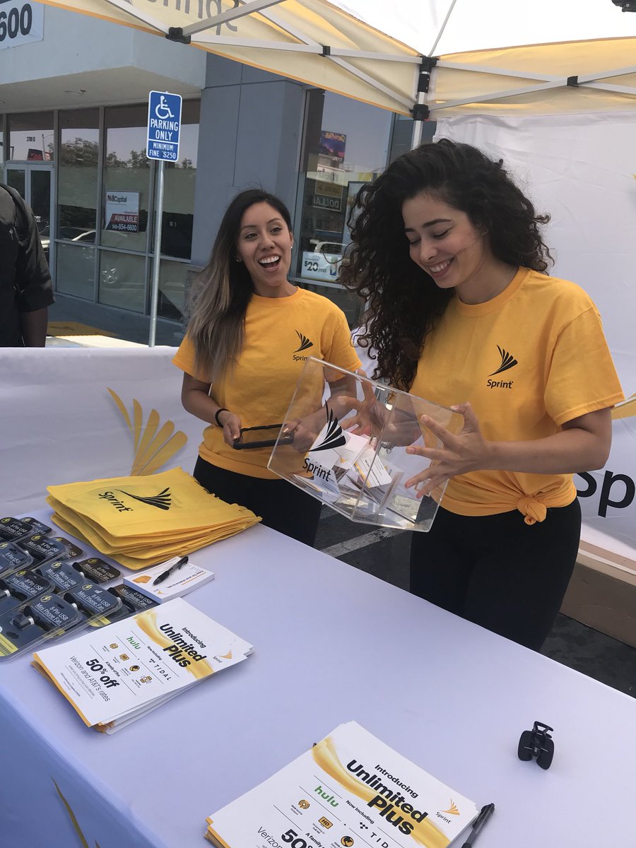 SprintStore1298's tweet photo. Congratulations to our New and loyal customers that went home with an amazing deal and a $100 VISA card!! Only at the La Brea location! @groa09 https://t.co/jTmnwqAQ1B
