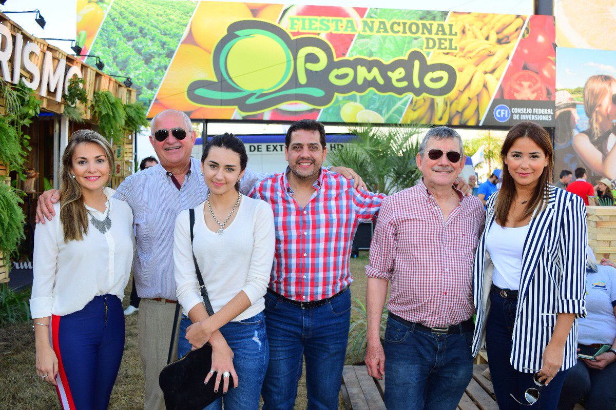 ramirofpatri's tweet photo. En el #DÍA2 de la Fiesta Nacional del Pomelo estuvimos recorriendo y visitando al Municipio de #Clorinda, los stands de distintos emprendedores y nos encontramos con representantes de la #Camefor. 🍈🍋
#Formosa #FormosaHermosa #Lagunablanca #FiestadelPomelo https://t.co/e1hQp4YhBk