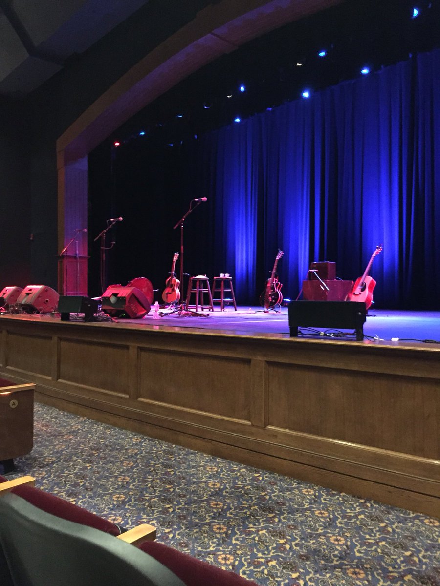 coysevier's tweet photo. Suzy Boggus - pretty sweet seats. Kerrville Tx. Happy Saturday! https://t.co/ViAb0OZgpS