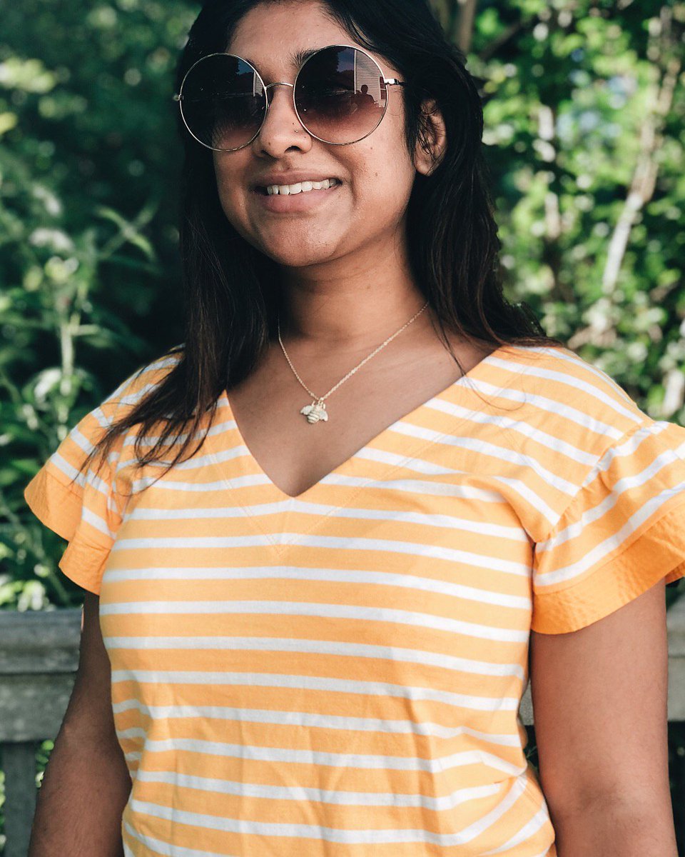 Fashionable_Pri's tweet photo. Crushing on this cute bee pendant!  Shop it here: https://t.co/NqiwRSRQm1 https://t.co/UiJ1uDDbIG