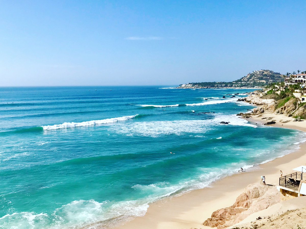 LunaCaboPM's tweet photo. Perfect water temperature and waves at #CostaAzul here in #SanJoseDelCabo! Great surf this weekend guarantee! #lunacabo #surftrip #cabosurf #mexicotravel #beachvibes https://t.co/kD463H26sz