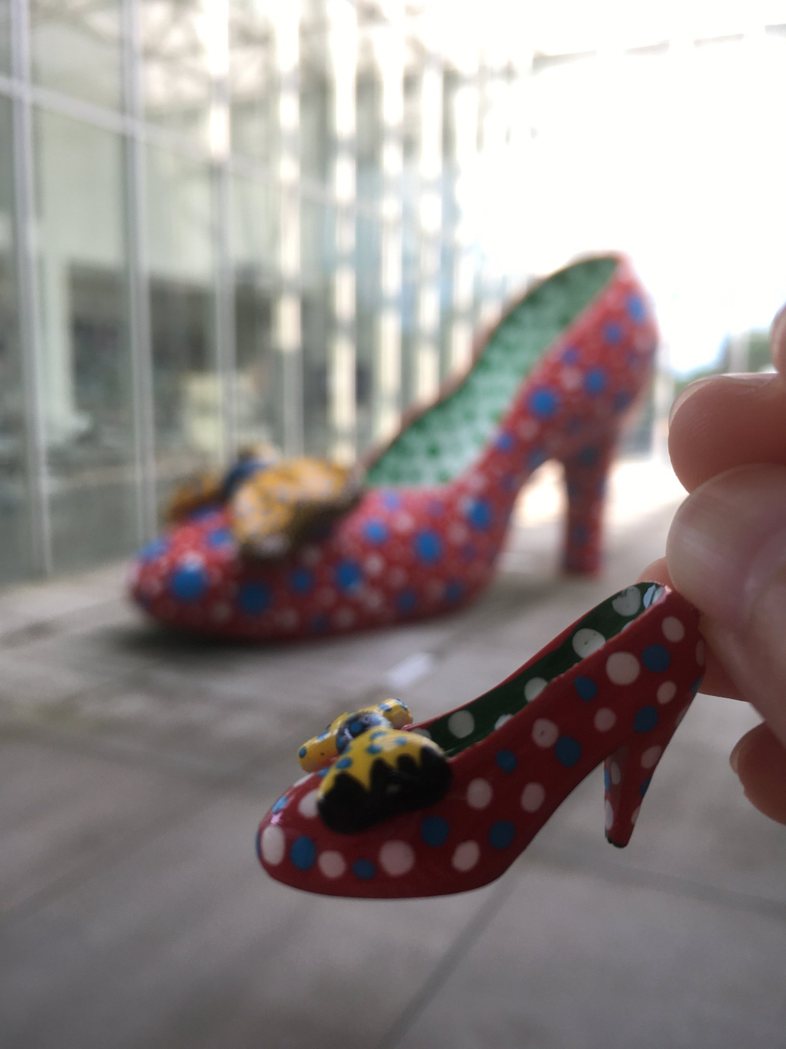 霧島アートの森限定 草間彌生 yayoi kusama ハイヒールキーホルダー