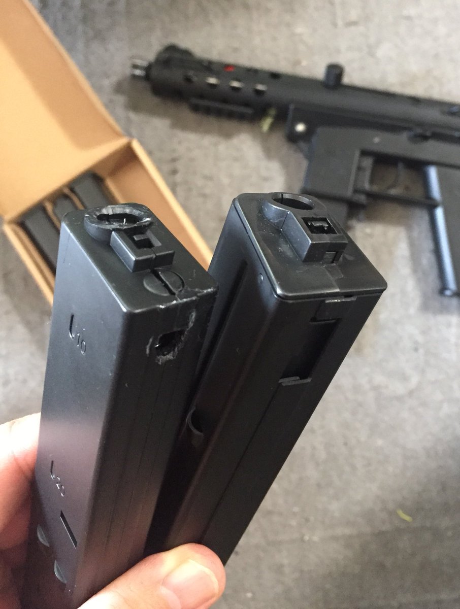 BelugaVR's tweet image. echo1 の電動kg9使ってて、マガジンの調達に苦労してる皆様、ARESのm4用9mmマガジンが少し加工すると使えるのでおすすめですよ。マガジンの品質が気になるならクラシックアーミーのも可。ていうかそっちのが断然良い

#サバゲー
#echo1 
#kg9