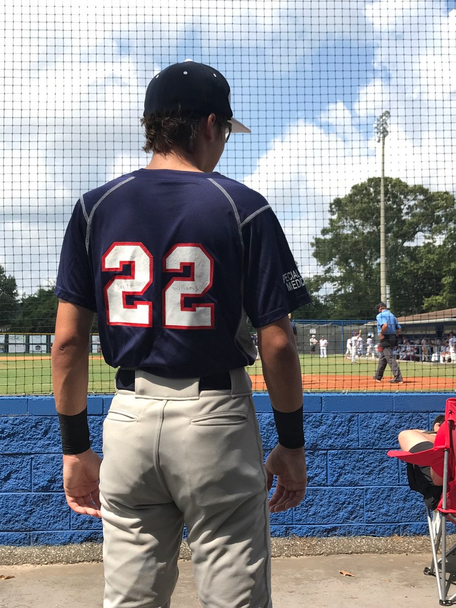 Drake4Drizzy's tweet image. My moms exact words " You look like pegler."