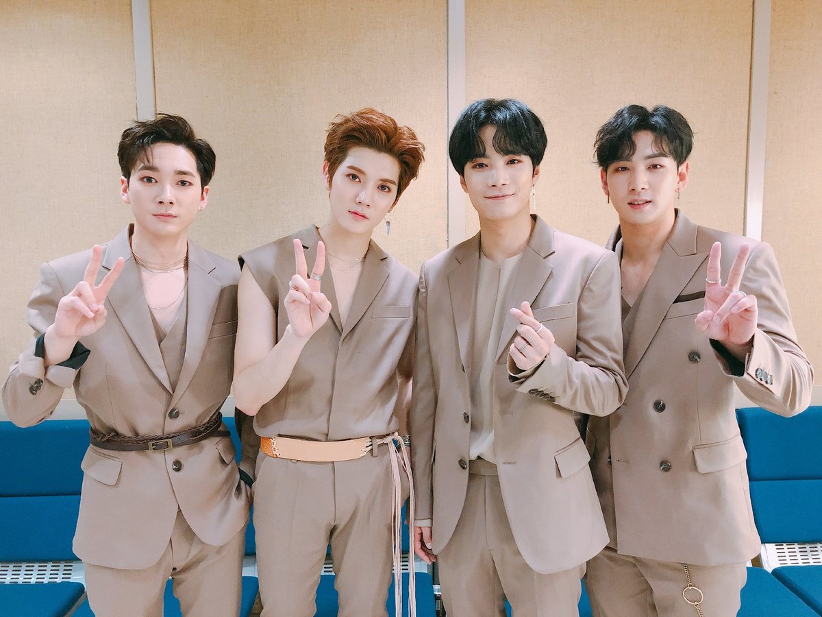 NUESTNEWS's tweet photo. [NU'PAPA] '데자부' 막방도 치명치명 열매🍇를 과다 섭취한 듯 넘치는 섹시美로 러브를 심쿵하게 만든 뉴블이들💘 러브들 응원 덕분에 뉴블이는 파워뿜뿜💪 러브와 함께하는 길이라면 모두 다 좋아❤ 앞으로도 우리 같이 걸어가자🤝 
#뉴블이_세상에는_온통_러브뿐이야
#러브도_뉴블이도_수고했어요💓 https://t.co/C6E6hTGcQf