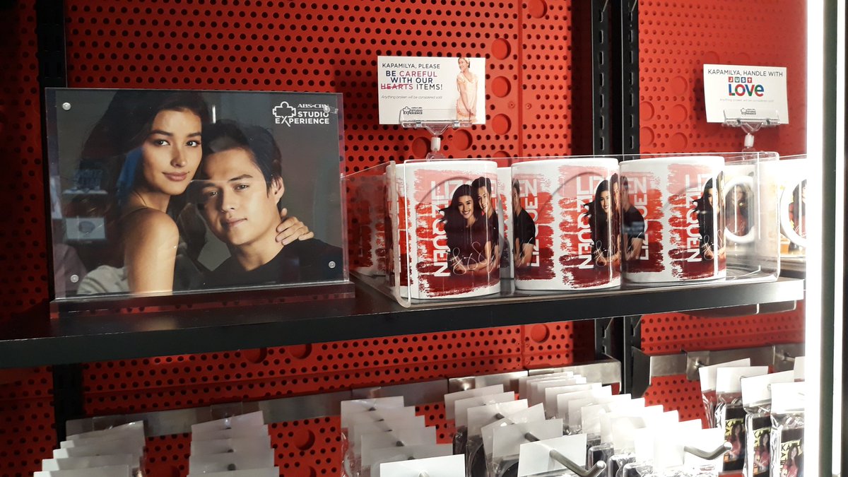 QuenLandiaOFC's tweet image. LizQuen Merchandise at trinoma #studioExperience 
LizQuen SamsungJ8
#LIzQuenForSamsung