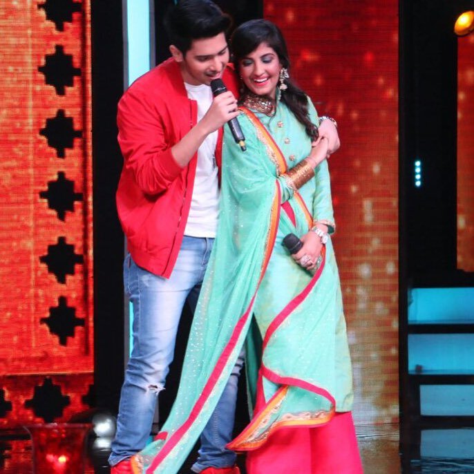 divyaarmaanian's tweet photo. Wishing you a very very happy birthday my sweetest @RupaliJagga mam..💞 u r so sweet and god bless you always💝and keep smiling 😊😊and keep singing.. lots of love 💖💖
.
Lots of love @ArmaanMalik22 😘😘
.
#rupalijagga #birthdaygirl #cutesinger #princeAM #Armaanmalik #cutesinger https://t.co/1CXnkJBwsS