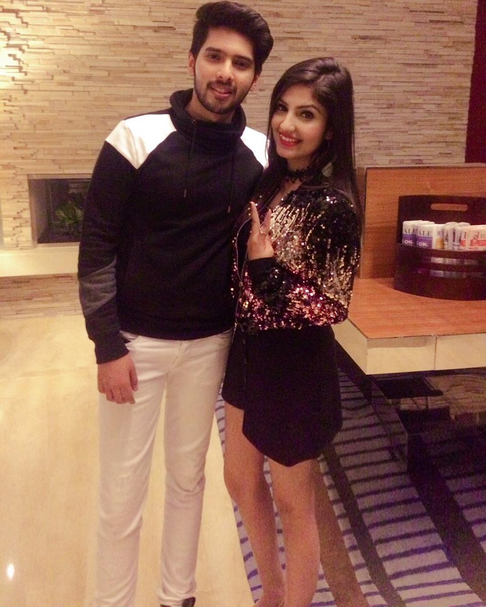 divyaarmaanian's tweet photo. Wishing you a very very happy birthday my sweetest @RupaliJagga mam..💞 u r so sweet and god bless you always💝and keep smiling 😊😊and keep singing.. lots of love 💖💖
.
Lots of love @ArmaanMalik22 😘😘
.
#rupalijagga #birthdaygirl #cutesinger #princeAM #Armaanmalik #cutesinger https://t.co/1CXnkJBwsS