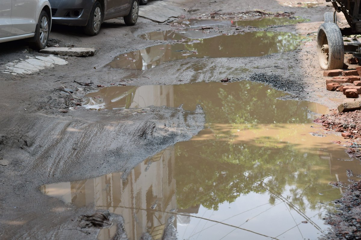 praditkul's tweet photo. @mlkhattar @cmohry @PMO @narendramodi @aajtak in-humane conditions at C-Block Sushant Lok, Phase 1, Haryana. No Roads, No Water, Failed Drainage, Blocked Sewer Pipes. No one to listen. Mr Khattar, you are our only hope. Please help us. https://t.co/7grp8bBm65
