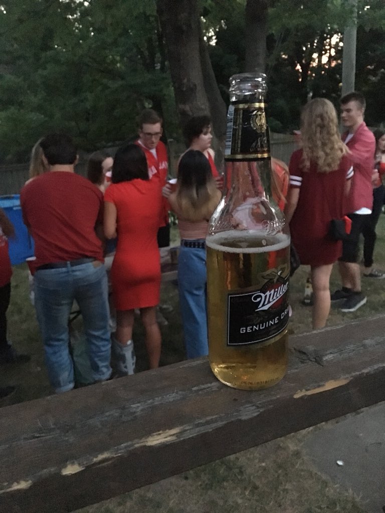 IGroup69's tweet photo. Not sure if our recommendation involves drinks with the red ice team, will have to double check the exhibits #thejourneycontinues #beautybeauty #redinfernos https://t.co/VmzV5Al1nL