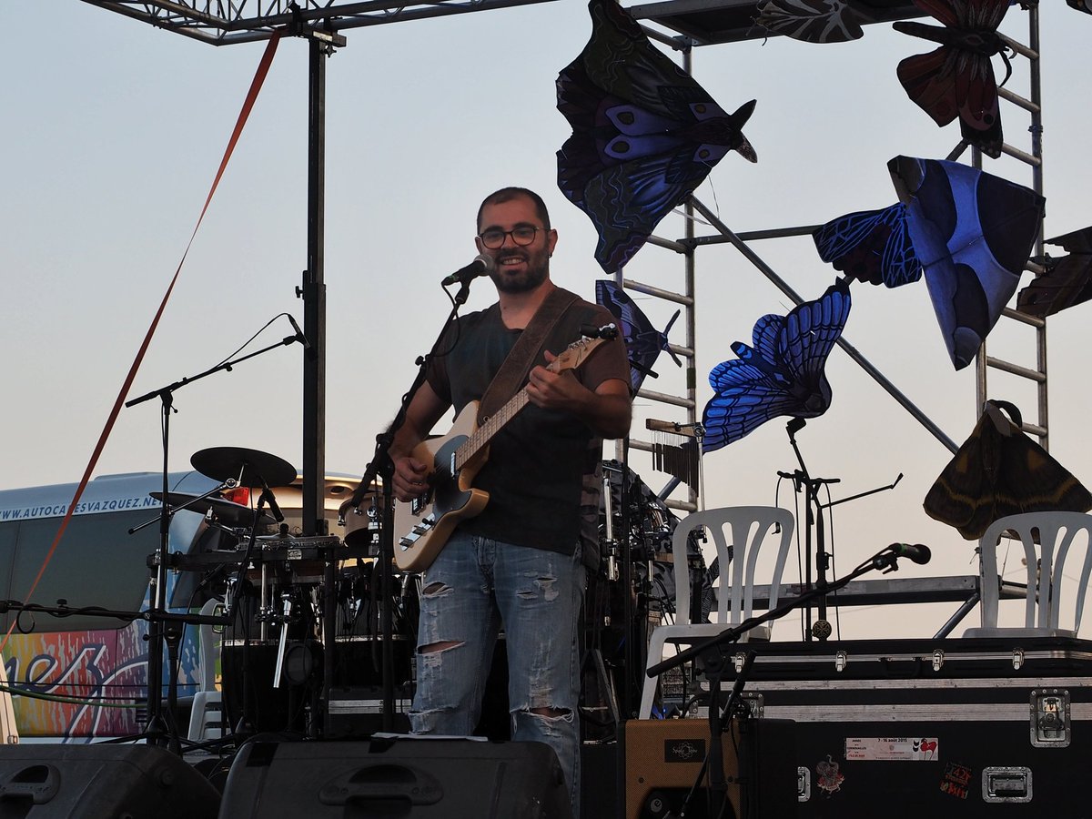 RadioTarrega's tweet photo. El @Paupaterres de #Tàrrega ha dedicat part d'aquest dissabte al folk, amb Luar na lubre, Korrontzi i Fustegueres https://t.co/pY3oFQyOz0