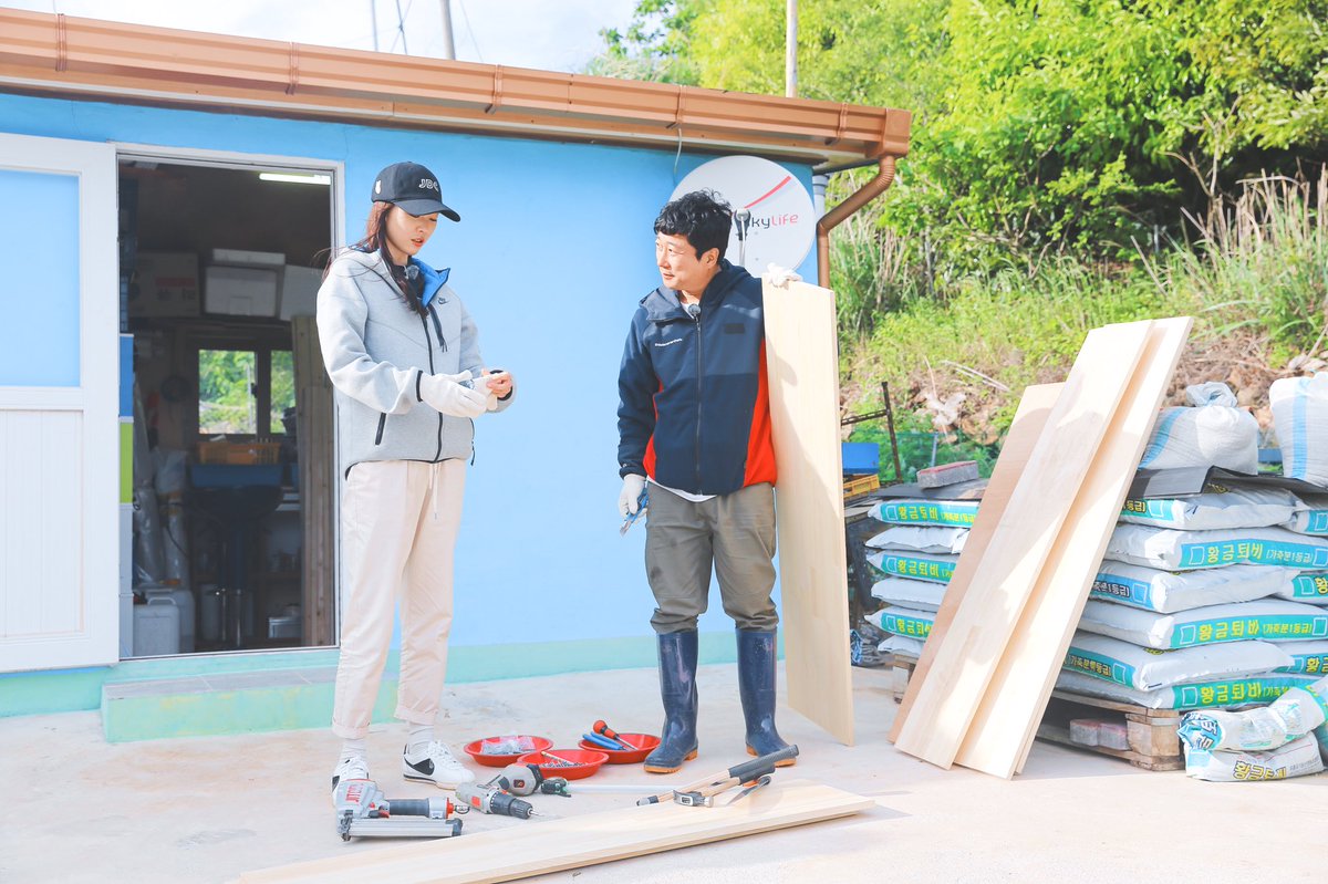 .
이 오빠....못하는 게 뭐지??
#괜히_섬므파탈이_아니구나
#섬초보의_스승님 #연근남매
.
#강호동 #이수근 #이연희 #위하준 #태항호
#섬총사2 #컴백 #시즌2 #뚝딱뚝딱섬스테이 
#본방사수 #섬ing_soon #연도 #소리도
#힐링섬스테이 #Olive #tvN #밤11시
#월요예능 #월요일은_섬데이