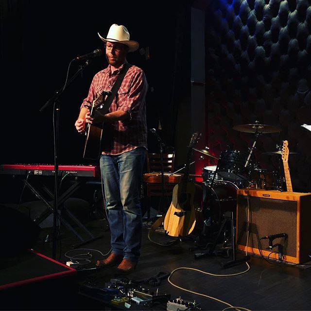 NicholeWagner_'s tweet photo. And we’re off! @kleinsongs is kicking off the night with his own special brand of sad songs. You still have time to make it down here! Band starts around 9. #cdreleaseshow #sparklefolk #andtheskycaughtfire #nicholewagner #terryklein @thetownsendaustin https://t.co/eiUVJV3krS https://t.co/twQqZ7ANNt