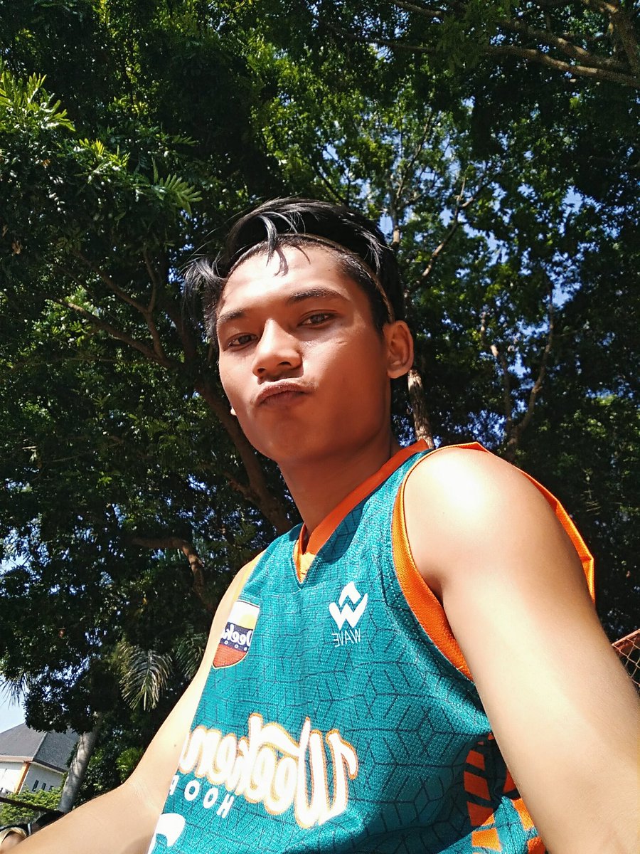 girisora's tweet photo. Jangan lupa olahraga! 🏀 #weekendhoops https://t.co/QGS8N8beNH