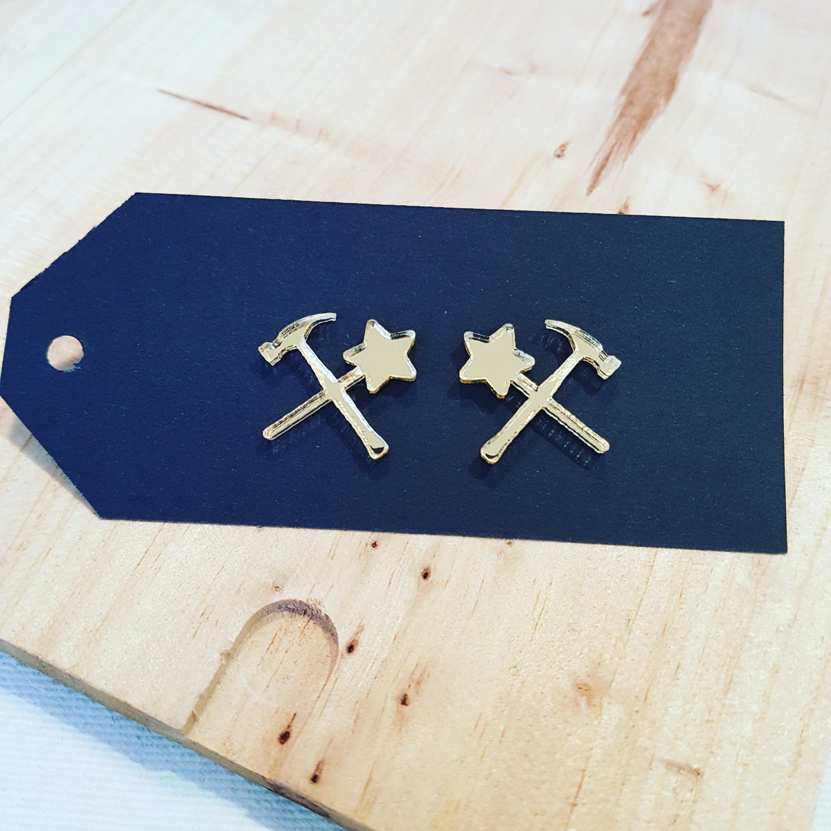 What do you all think of our custom made earrings??? We love this gold mirror acrylic! 
#hammersandwands #popupshop #kidsgifts #babygifts #womens #teengifts #quirkystuff #quirkyearrings #lasercut #lasercutearrings #gold #mirror #custommade #australianmade #moxandco