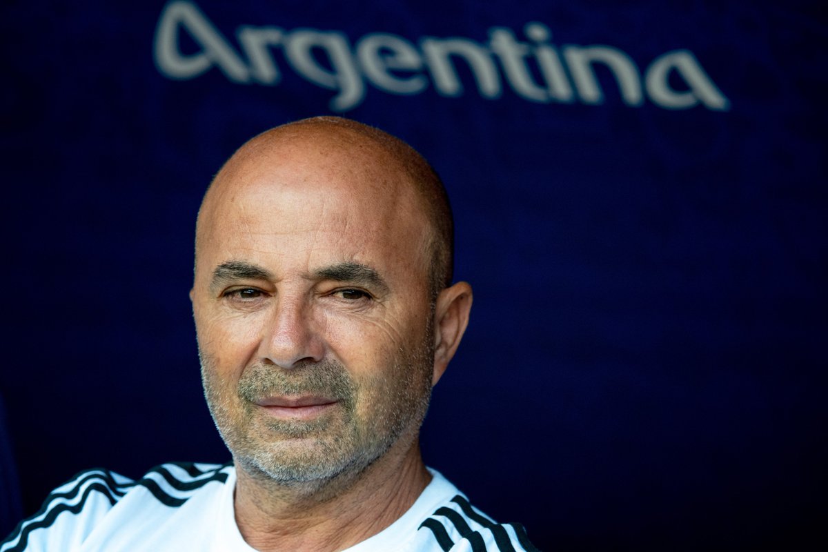 ¡SAMPAOLI NO ES MÁS EL DT DE LA SELECCIÓN! Se arregló la salida por dos millones de dólares. La AFA llegó a un número que le conviene. Sólo falta la firma ➡ ole.com.ar/seleccion/samp…