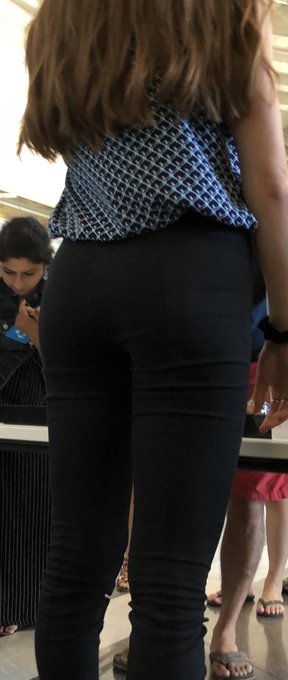 Look at this beast with the firm tight ass and long legs. Yuhhh! #legs #voyeur https://t.co/XSdx6Y2V<a href="/tag/legs"class="tags"><span>#legs</span></a><a href="/tag/voyeur"class="tags"><span>#voyeur</span></a>