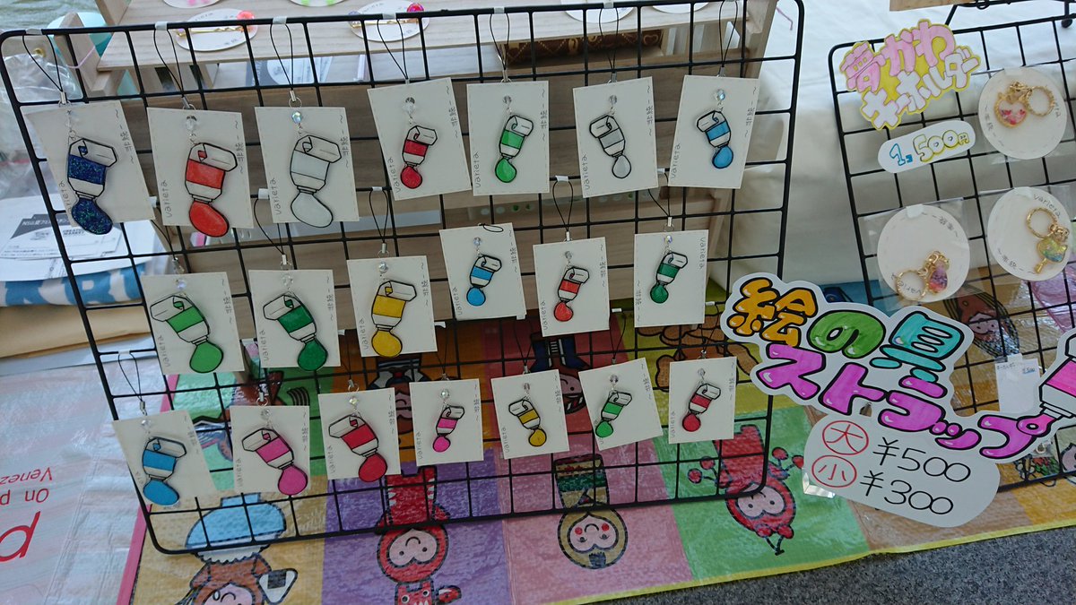 ncads06's tweet photo. 昨晩、追加で作ったそうです！
さすが雑貨・ジュエリーデザイン科！
#nsg夏フェス 
#新潟デザイン専門学校  #ncad 
#NCADクリケット https://t.co/EocEb0tpZ2