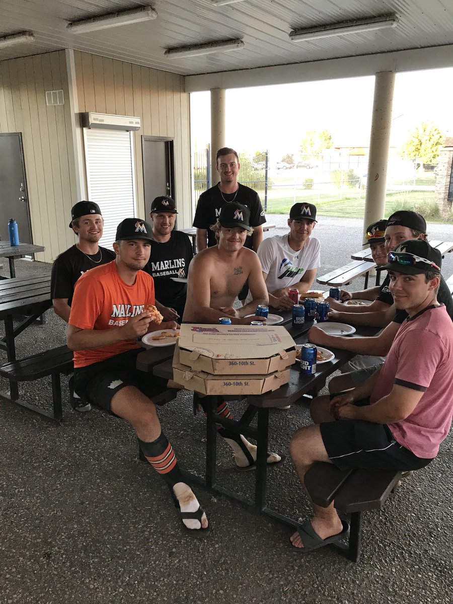 Thanks to <a href="/pizzaexpressbdn/">Pizza Express</a> for supplying the boys with some za to celebrate the end of the season #FishLovePizza