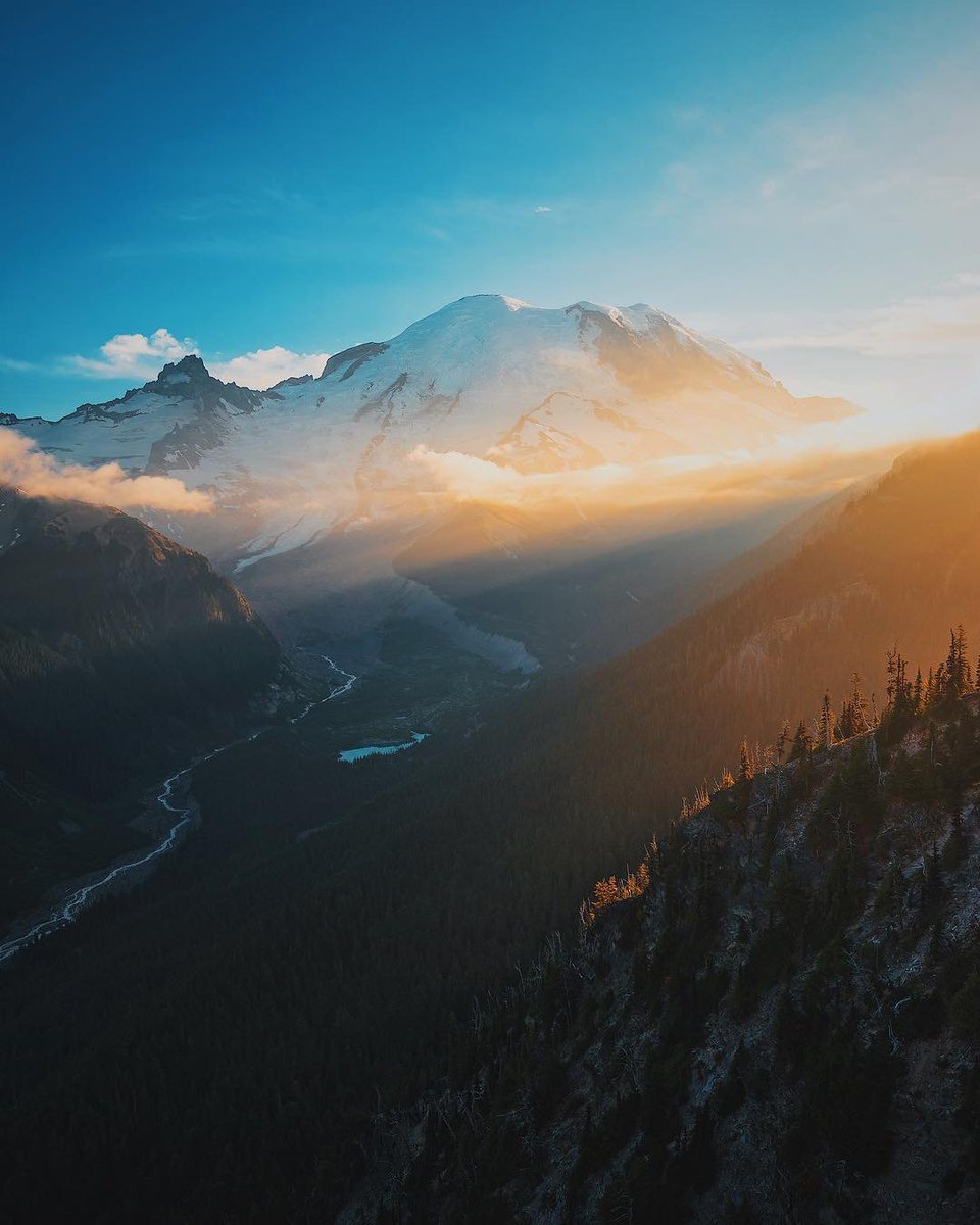 earthescope's tweet photo. Mount Rainier, Washington | Photography by Jason Reynolds https://t.co/tSXktDjwSR