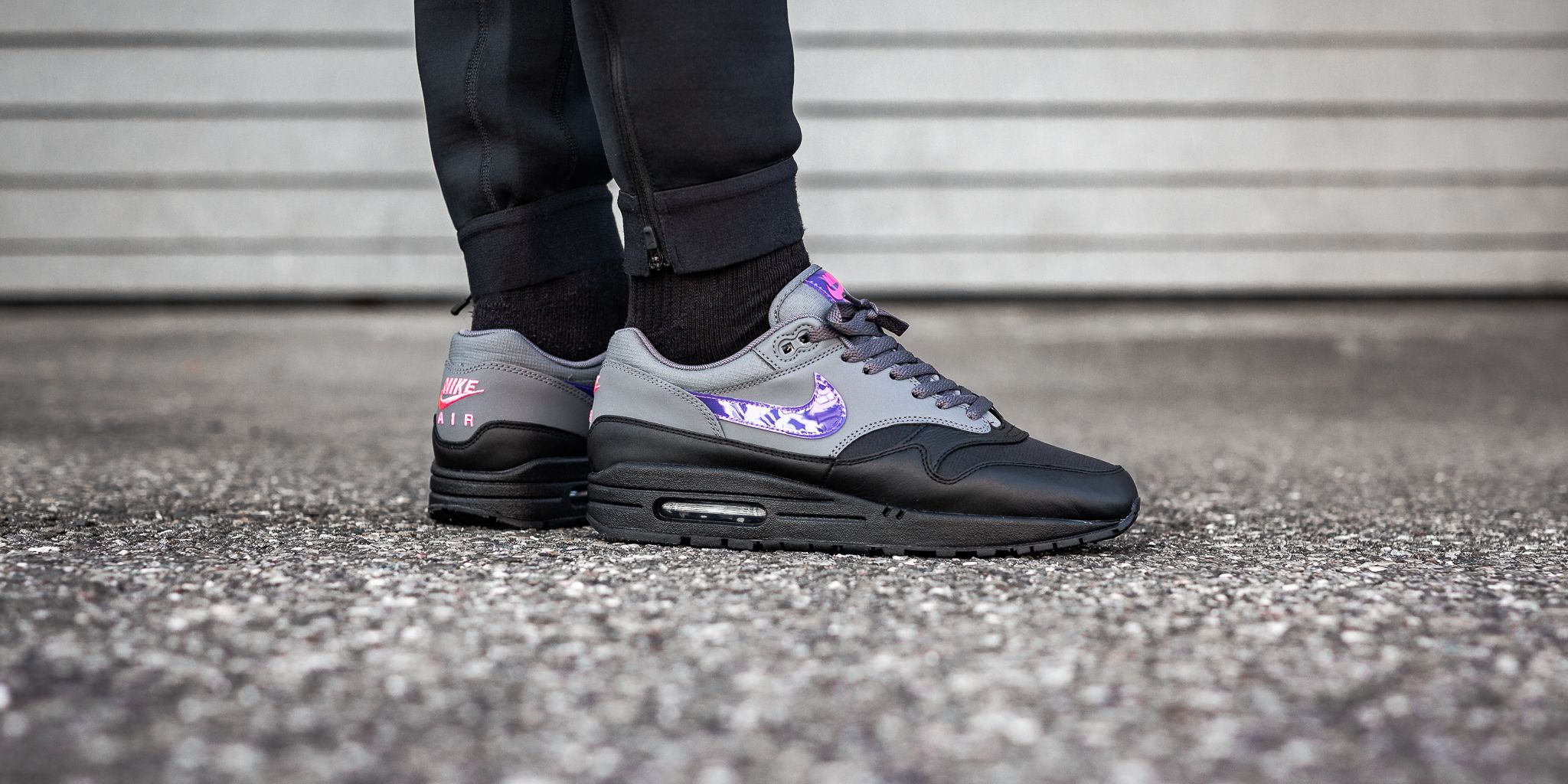Air max hotsell 1 black sale