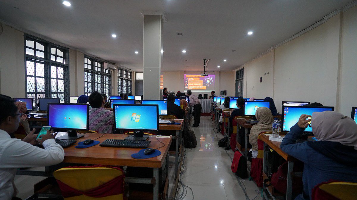 itcermat's tweet photo. Pelatihan IT di SMP PGRI Depok II Tengah😊
#itcermat #pelatihangratis #pelatihanIT #pendidikan #pelatihanguru #RZ #RahmawatiDzaelani https://t.co/s26PdeG30z