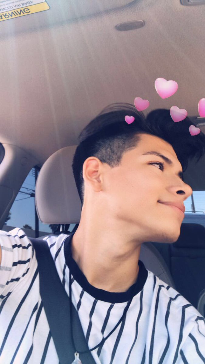 Wholianceeto's tweet photo. *gets caught taking selfies in gay* https://t.co/tw7B3PaAlo