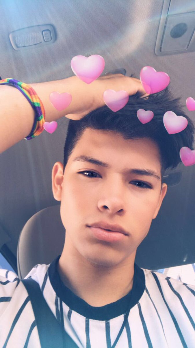 Wholianceeto's tweet photo. *gets caught taking selfies in gay* https://t.co/tw7B3PaAlo