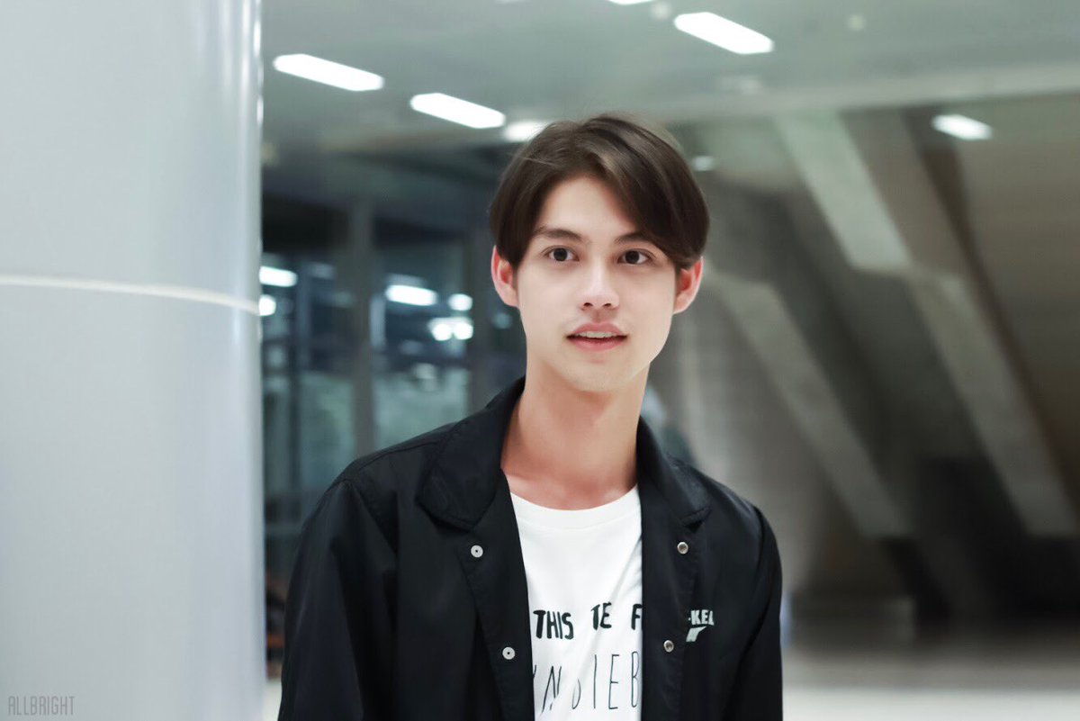 allbright_ofc's tweet photo. วันนี้เรามีนัดกับคุณไบร์ท 5 โมงเย็น ที่ Zpell ฟิวเจอร์พาร์ครังสิตนะคะ
*เตือนแล้วนะ*😂
@bbrightvc
#bbrightvc #TUSexyBoy #EFM1045 #chill89 #efmchillเปิดวาร์ปfestival https://t.co/TQNw9G9hUs