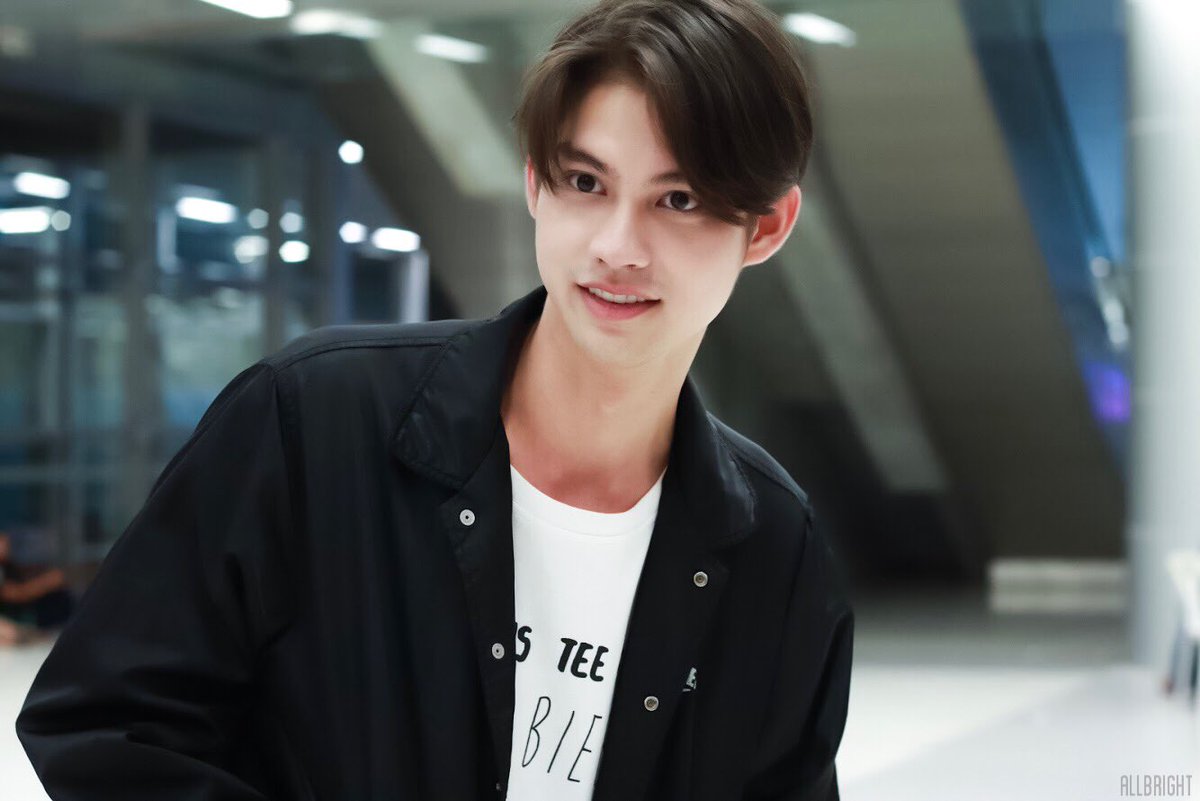 allbright_ofc's tweet photo. วันนี้เรามีนัดกับคุณไบร์ท 5 โมงเย็น ที่ Zpell ฟิวเจอร์พาร์ครังสิตนะคะ
*เตือนแล้วนะ*😂
@bbrightvc
#bbrightvc #TUSexyBoy #EFM1045 #chill89 #efmchillเปิดวาร์ปfestival https://t.co/TQNw9G9hUs