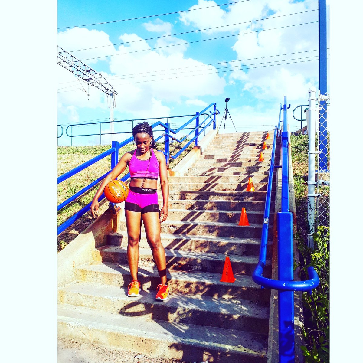 EllaFitPro's tweet photo. You can have a million-dollar dream with a minimum-wage work ethic 
#fit #fitness #Athletics #mindset #tbt #ebony #F4L #Bodybuilding #abs #fitchicks #Athletics #entrepreneurs #Healthy https://t.co/X8l4VKX3IP