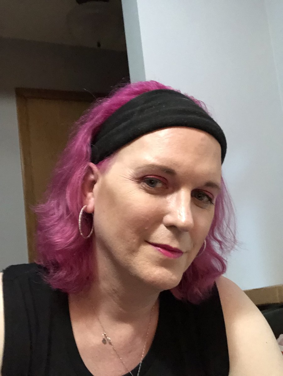 BranwenZak's tweet image. Heading out to @FirstAvenue for the 2nd night in a row. #butfirstletmetakeaselfie