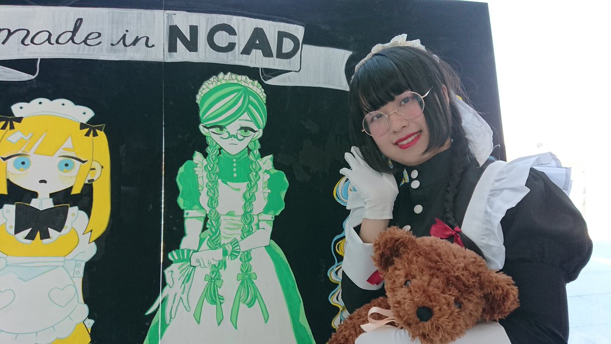 ncads08's tweet photo. ライブペイント
１日目のメンバーがメイドさんで来てくれました✨
#NSG夏フェス 
#新潟デザイン専門学校  #ncad
#NCADクリケット 
#ライブペイント１日目 https://t.co/Fe2hzjukcu