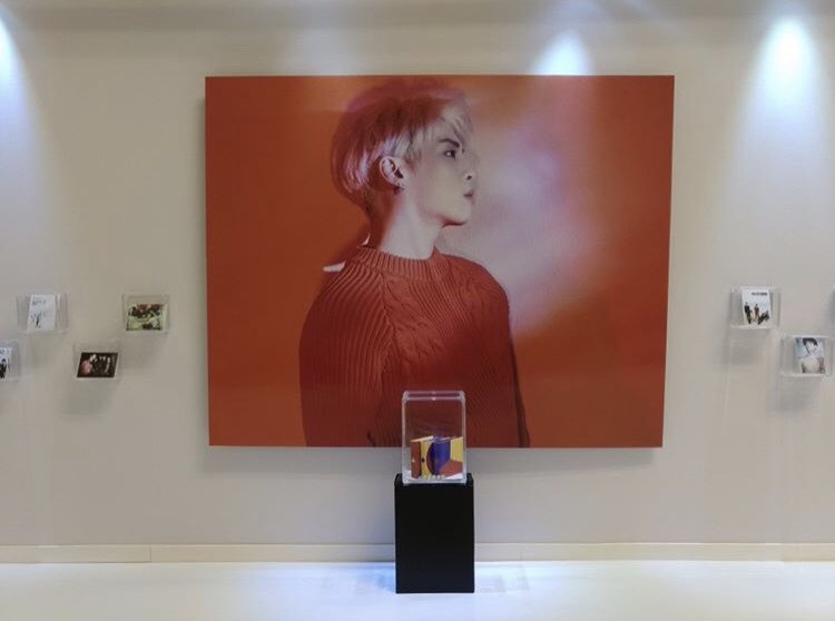 Global_SHINee's tweet photo. [INFO/SNS] 180715

A dedicated fan has created a miniature memorial for Jonghyun

Love and creativity at its finest!

https://t.co/gVdolNvjRv

#JONGHYUN 
#종현
#ジョンヒョン https://t.co/uKFBEWUOtT