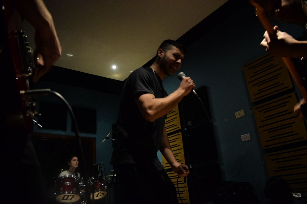 DespuesDeLas3's tweet photo. Sentir la música 

#voz #Musica #cantante #despuesdelas3
#ensayo https://t.co/yfZNKdfqxI
