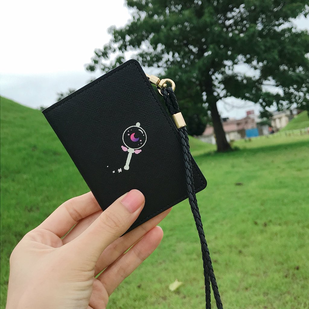 lisabel_korea's tweet photo. 동심으로 돌아가고 싶게 만드는 
요술봉 카드지갑♥
- 
리사벨 구경가기👉https://t.co/ubruwG4TMH
-
🔸‘홀로그램’ 이벤트 참여하고 홀로그램 파우치 받자!😘
🔸 평일 오후 5시 이전 주문 시 당일출고🚚
🔸 본사에 방문하시면 제품 구경 및 구매 가능 😎
-
#리사벨 #lisabel #쏙지갑 #쏙2지갑 https://t.co/PBogJXILlu