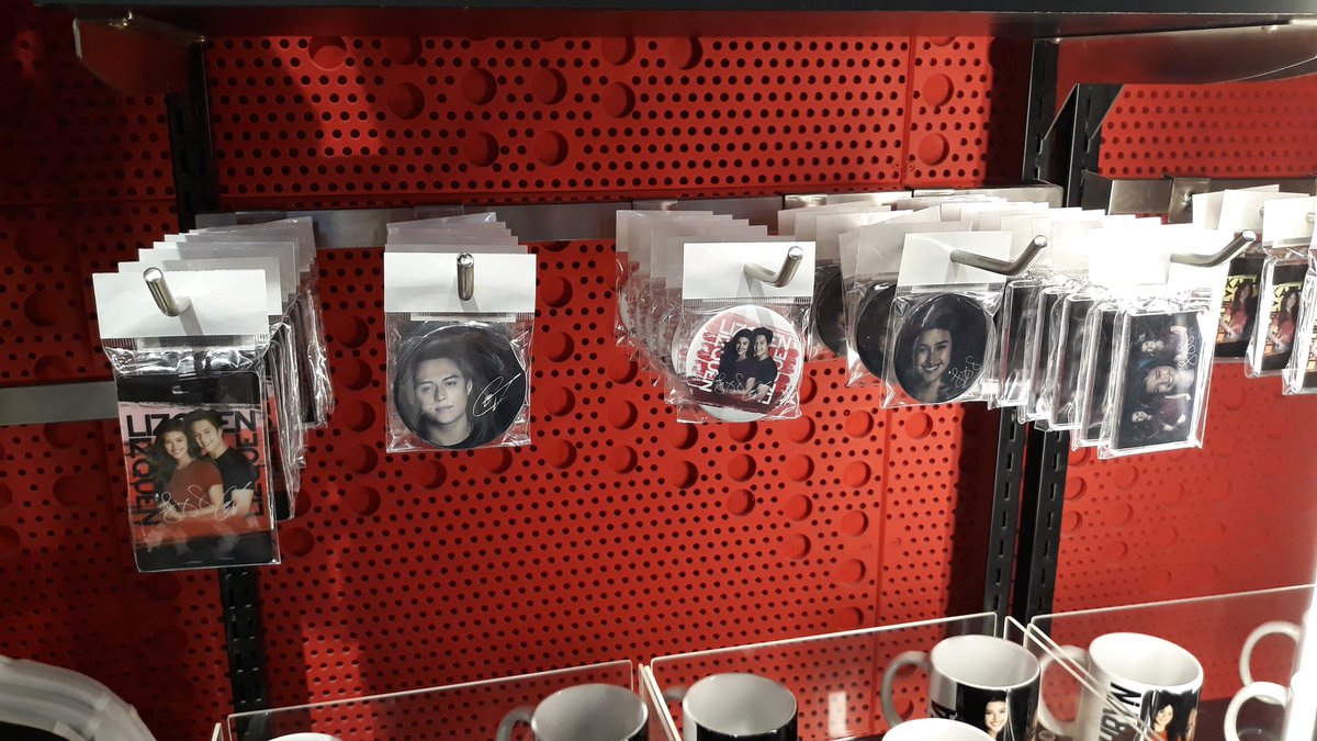 QuenLandiaOFC's tweet image. LizQuen Merchandise at trinoma #studioExperience 
LizQuen SamsungJ8
#LIzQuenForSamsung