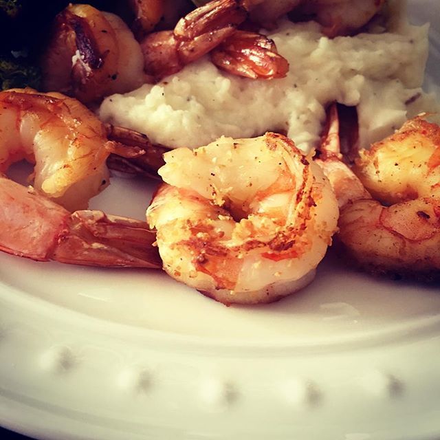 MamaHollerCooks's tweet photo. Dinner for one while my family was out of town.  Sautéed shrimp and broccoli with mashed potatoes.  Simple but good.  #food #dinner #dinnerideas #littleshopofhollers #foodie #easydinner #glutenfree #glutenfreefood #naturallyglutenfree #shrimp #meatandpotatoes #thenewmeatandp… https://t.co/IZxZB5HgdT