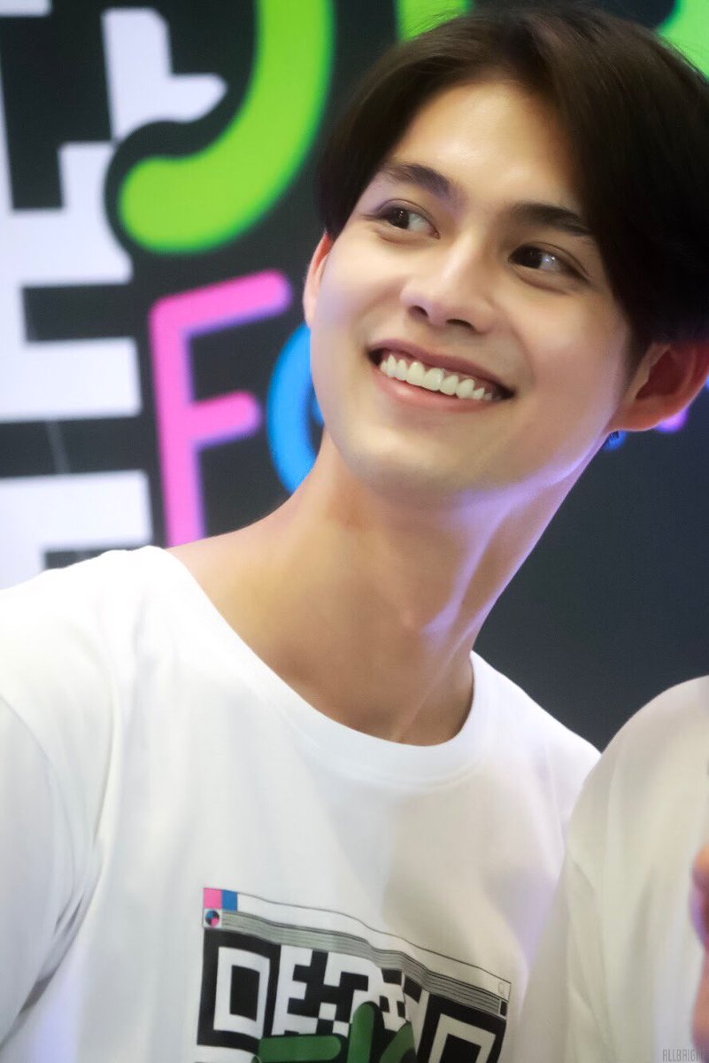 allbright_ofc's tweet photo. ฉันเพียงอยากขอเก็บรอยยิ้มนี้ก่อน รู้ว่ามีความหมายบางอย่าง ขอแค่เราได้นึกถึงเวลานี้~~
@bbrightvc
#bbrightvc #TUSexyBoy #EFM1045 #chill89 #efmchillเปิดวาร์ปfestival https://t.co/OrWQdHsPQi