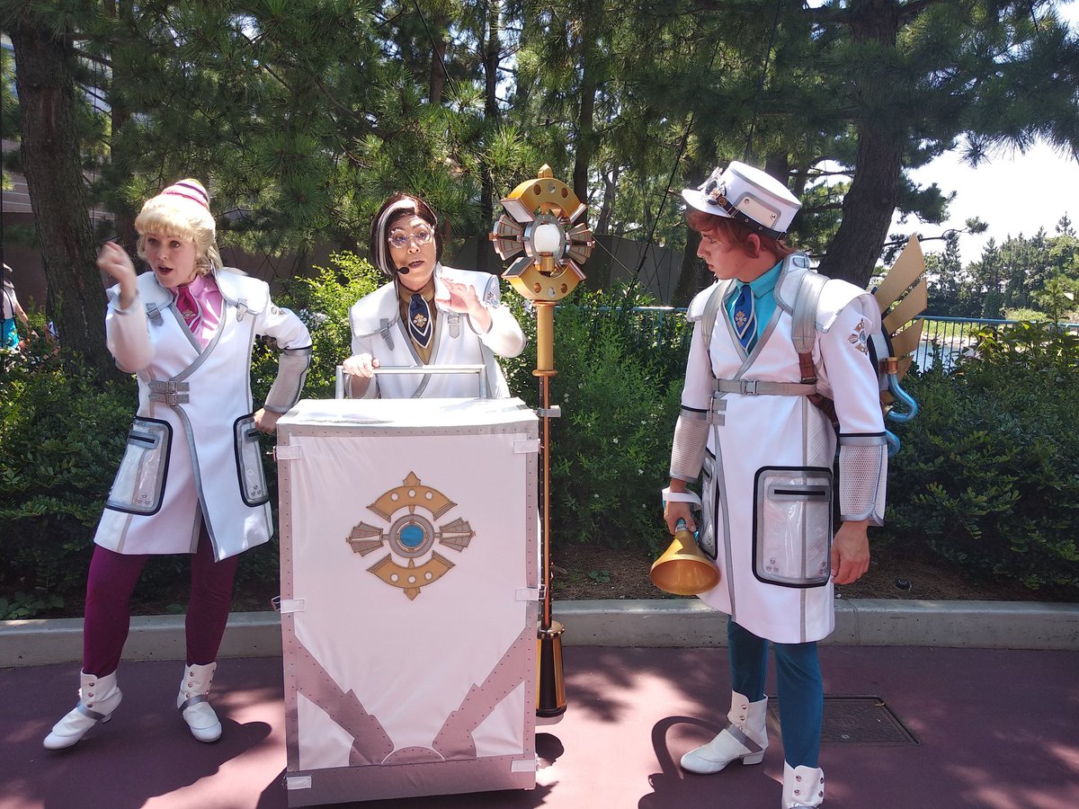 Dvideoz ディズニーシー新アトモスフィアショー ウインドワンダラーズ 風の研究をしている三人組 楽しいおしゃべりと共に研究の成果を披露してくれました