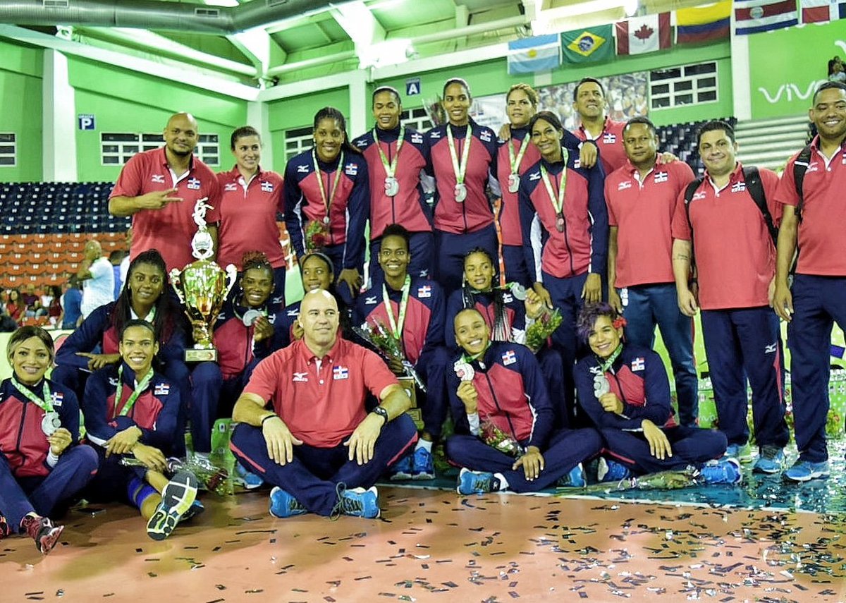 Viva_RD's tweet photo. ¡Gracias a nuestras #ReinasdelCaribe por darlo todo en la cancha y llevarse la plata🥈! Felicitamos al equipo de 🇺🇸 por ganar el 1er lugar de la XVll Copa Panamericana de Voleibol Femenino Fiesta Americana-#CopaViva. #ViveApperisimo #CopaPanam #CopaPanamericana2018 https://t.co/CdmeJXVISM