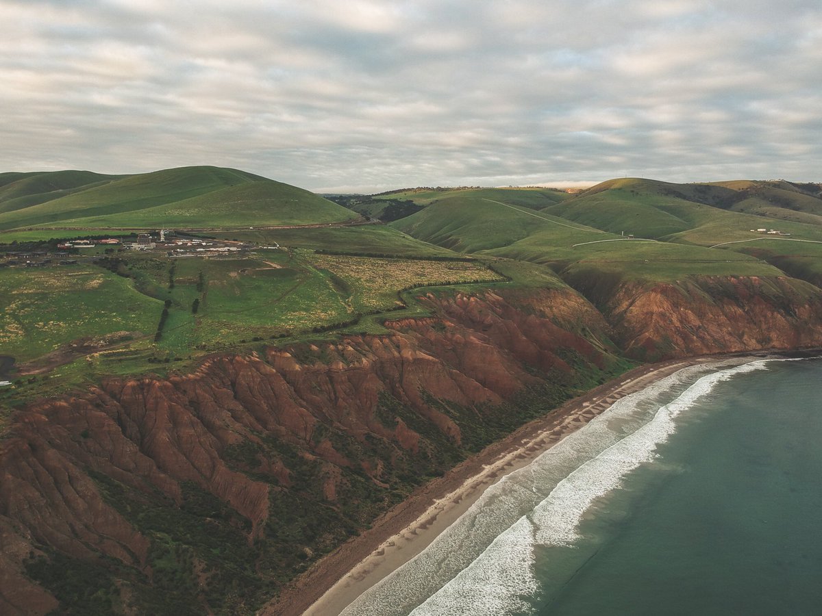 The stunning #FleurieuPeninsula coastline, just a short drive away from our Estate. 
Love our region, there’s nowhere else quite like it.
#yangarraestate #mclarenvale #SeeSouthAustralia