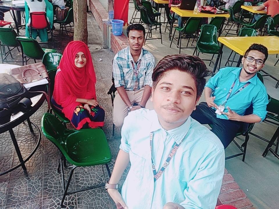 Mahbub1786's tweet photo. #friendzzz ✌️✌️✌️
#IUBAT_International_University https://t.co/rlePILErJz