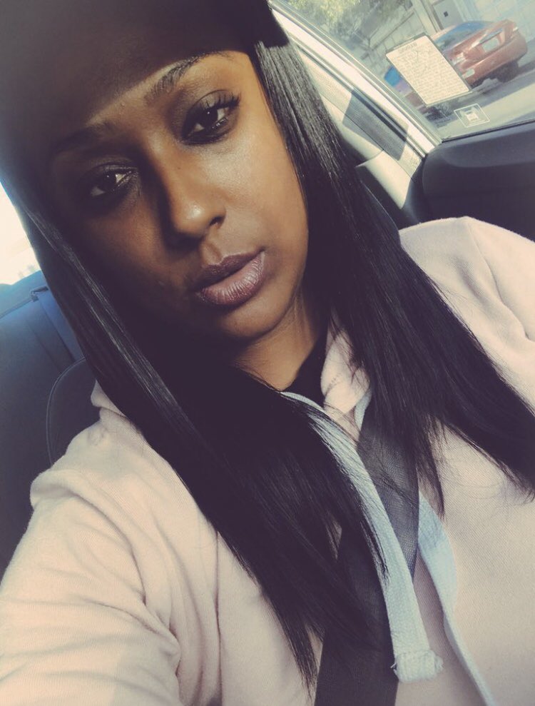 Trece_Kiyah143's tweet photo. brown skin beauty call em jet beauties of the week 😂🔥 #youdontknowboutthat #youtooyoungforme #saturdaze #ilikethispic #sweetestmug https://t.co/92dm53YS9S