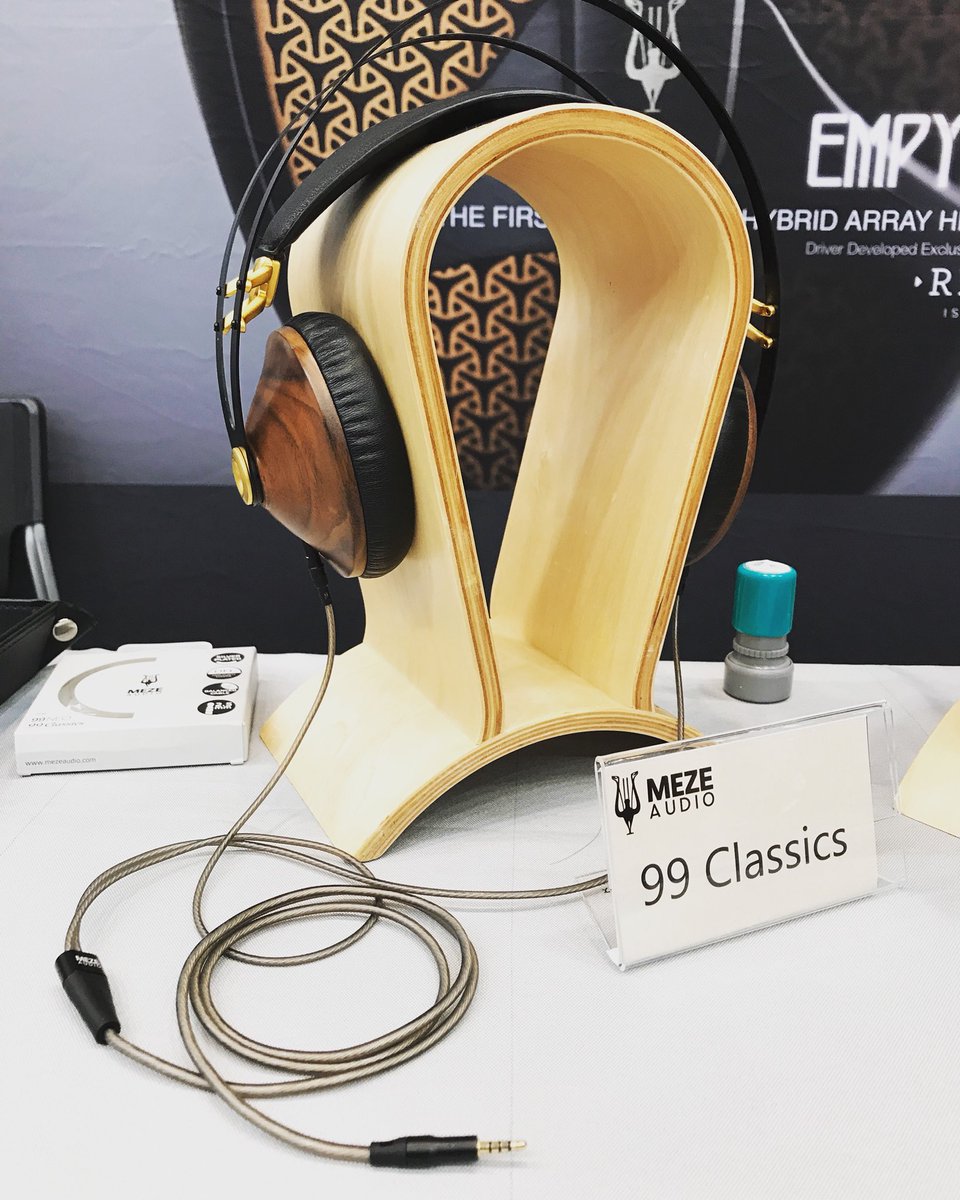 Pine_App1e's tweet photo. 99 Classics のバランスケーブル接続🎶見通しの良くなる印象なので 99 Classics がさらに楽しめるはず!?
#potafes #ポタフェス #オーディオ #イヤフォン #ヘッドフォン #音楽好きと繋がりたい #Meze #MezeAudio #99_Classics #99_Neo #Balance_Cable #バランス接続 https://t.co/0XjjRnkv3B