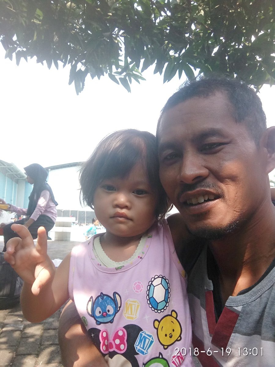 oraurus79's tweet image. Habis renang