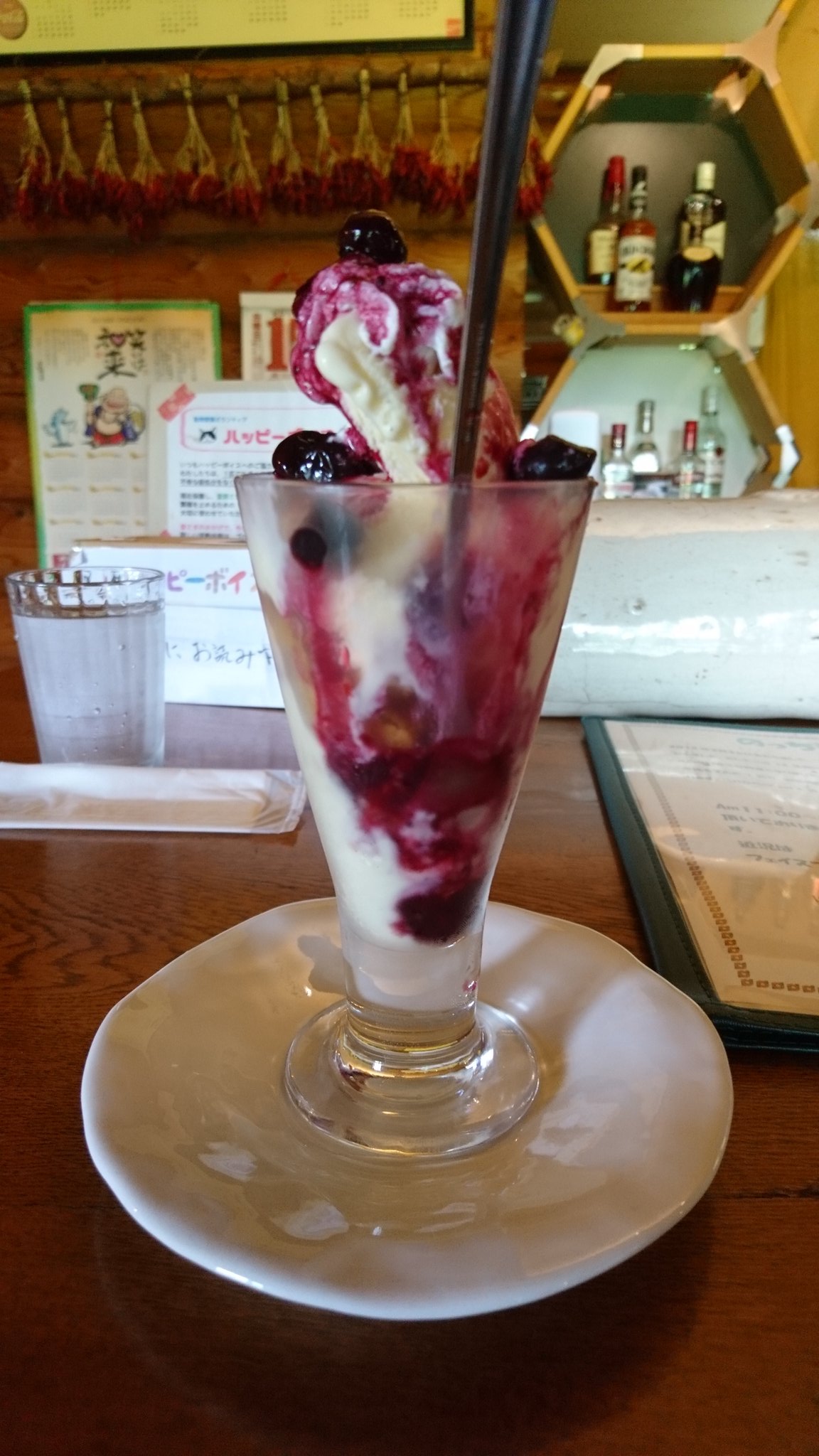 モリヤマ リン 佐賀市三瀬のカフェのっち ブルーベリーとバニラアイスのシンプルなパフェが すごく美味しかった 看板犬たちは暑そうにしてたけど 近づいたら 挨拶してくれた T Co 29palxxufz Twitter