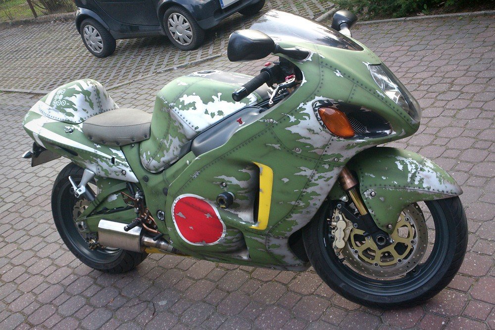 Accela バイク記事紹介 スズキ Gsx1300r 隼をゼロ戦風にペイント ポーランドの方が塗装したそうですが カッコイイ T Co Kvreqbxngf T Co 1hodgqnfv4 Twitter